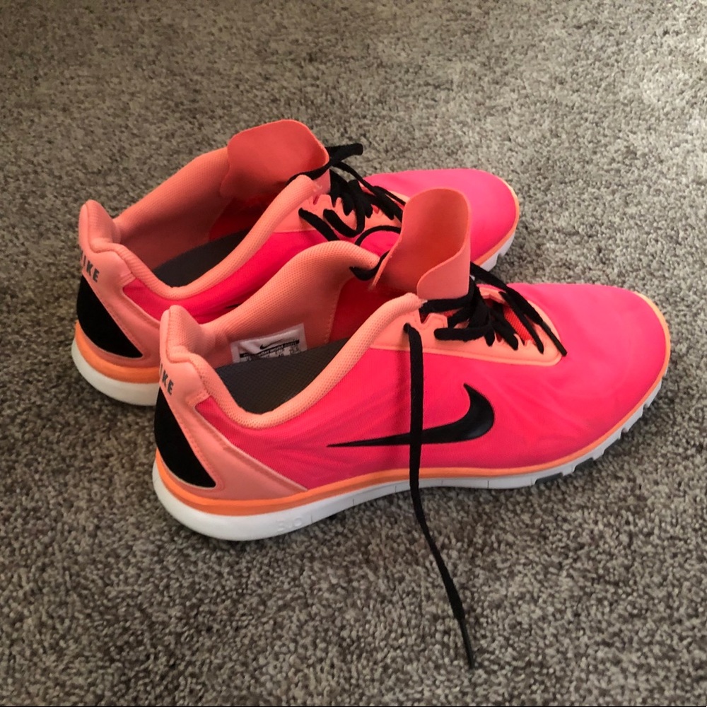 Nike training shoes size 8.5-barely worn - Picture 4 of 7